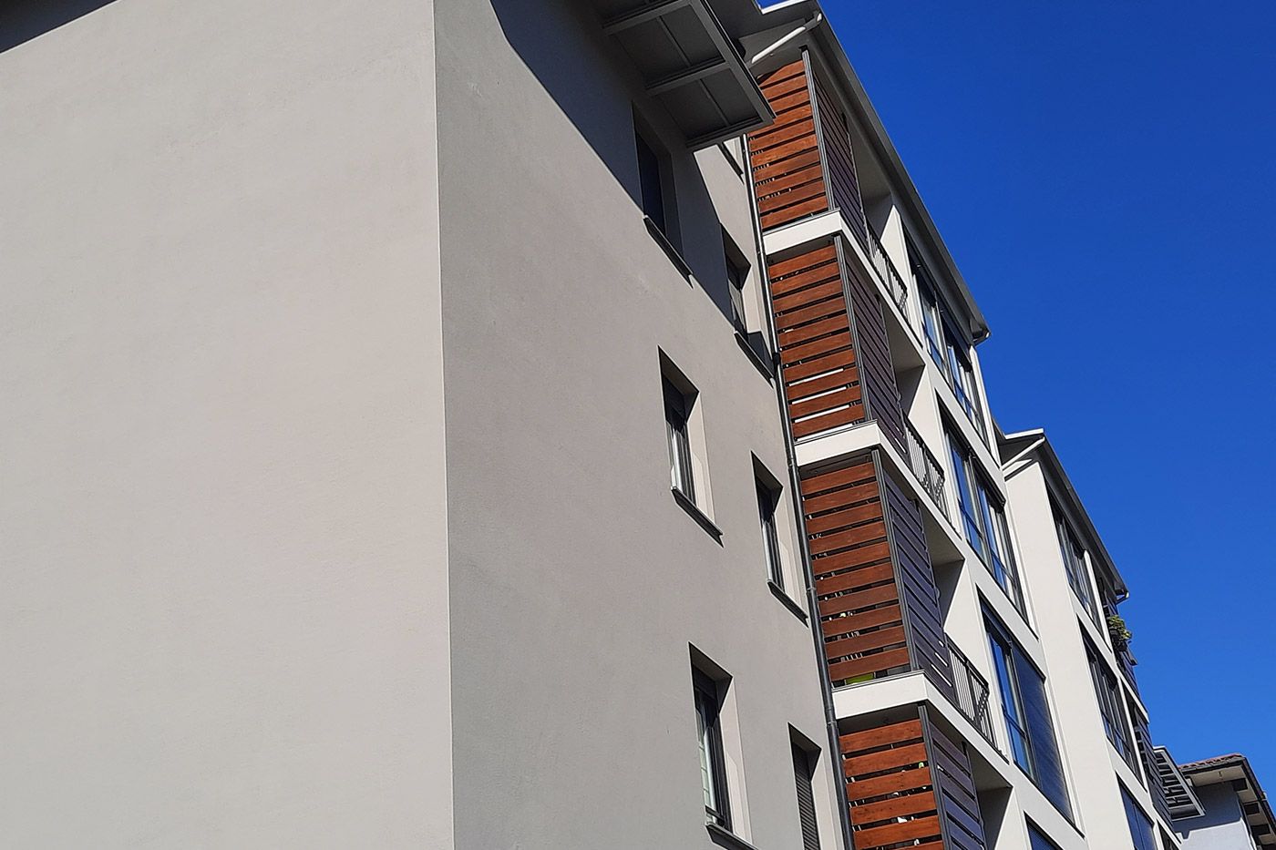Reforma fachada  con balcones